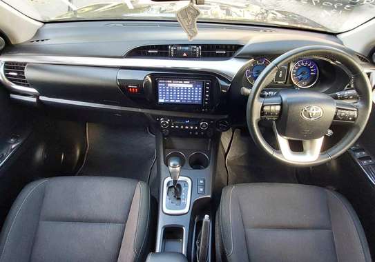 Toyota Hilux double cabin black 2018 image 4