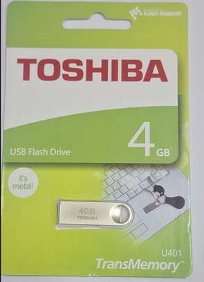 Toshiba 4GB USB flash drive image 3