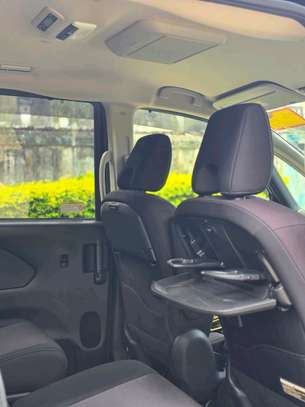 Nissan Serena E  mpower image 5