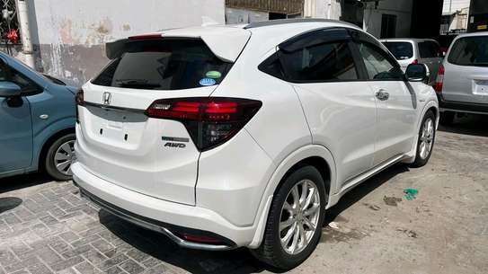 Honda vezel hybrid White 2019 4Wd image 9