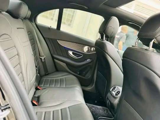 Mercedes Benz C200 image 4