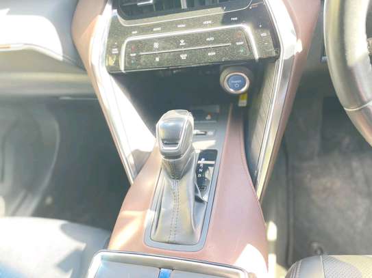 TOYOTA HARRIER NEW SHAPE 2020MODEL HYBRID MOONROOF image 6