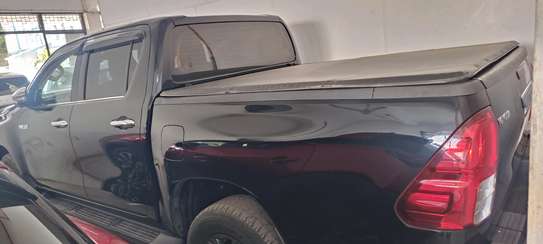 Toyota Hilux Double cabin Black TRD 2018 image 2