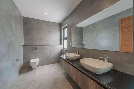 5 Bed Townhouse with En Suite in Kitisuru image 4