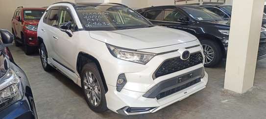 Toyota Rav4 White 2019 AWD image 5