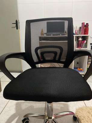 Venus Low Back Mesh Clerical Chair image 5