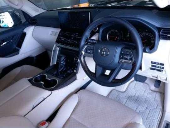 2022 Toyota land cruiser V8 300 diesel image 1