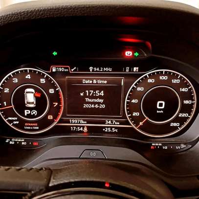 Audi Q2 Quattro S-line 2017 sunroof image 5
