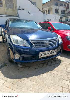 Toyota crown image 1