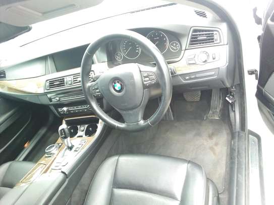 BMW 523i image 2
