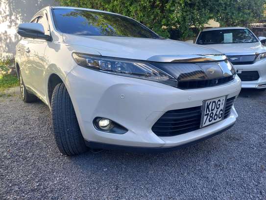 TOYOTA HARRIER VERY CLEAN. image 13