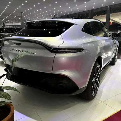 2022 Aston Martin DBX image 2