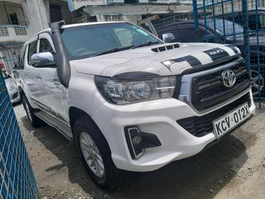 Hilux double cabin image 1