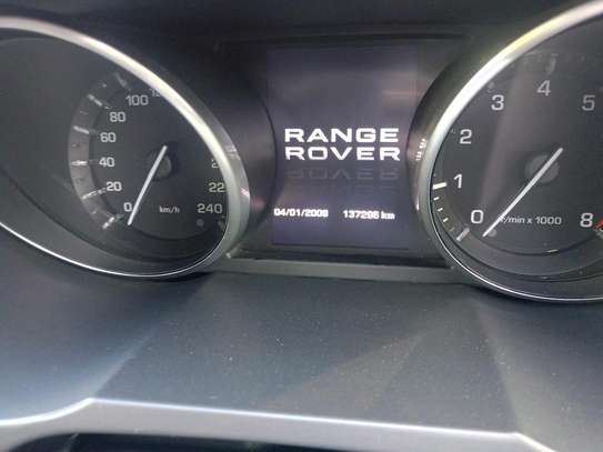 Range rover Evoq image 8