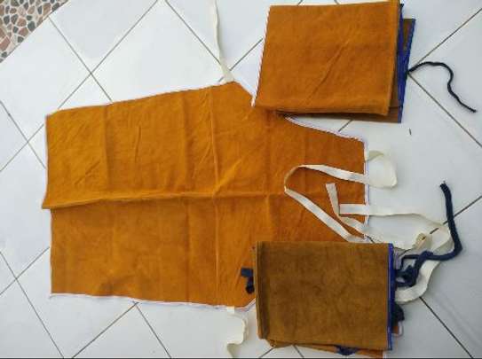 QUALITY LEATHER WELDING APRONS AND GLOVES FOR SALE image 2