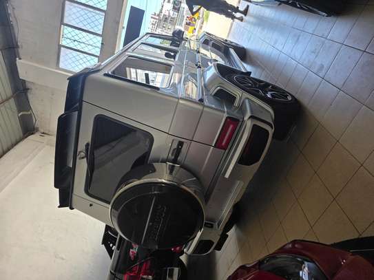 Mercedes Benz G350d image 8