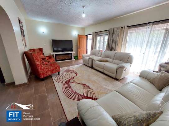 4 Bed House with En Suite in Brookside image 18