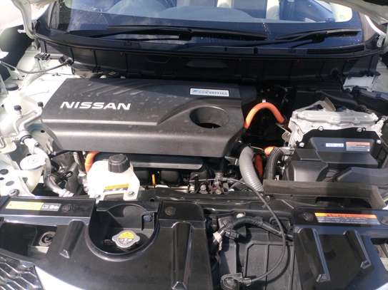 Nissan X-TRAIL Hybrid image 8