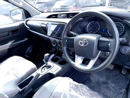 Toyota Hilux image 7