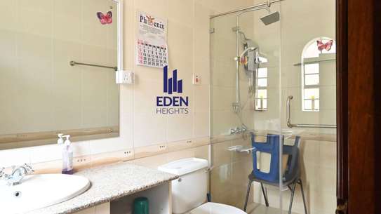 5 Bed Townhouse with En Suite in General Mathenge image 7