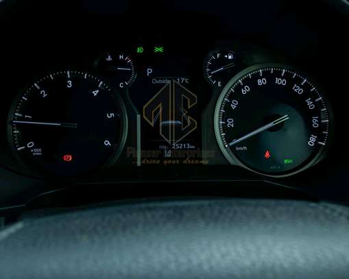 2023 Toyota land cruiser Prado TXL image 9