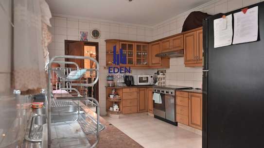 5 Bed Townhouse with En Suite in General Mathenge image 16