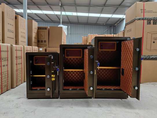 Office Safe : Electric Locking Scratch Resistant Glossy Safe image 2