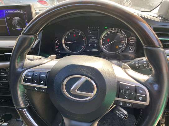 Lexus LX 570 2016 image 11
