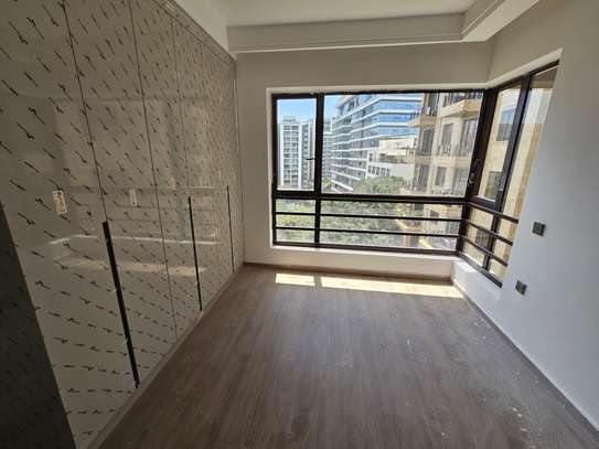 3 Bed Apartment with En Suite in Riverside image 7