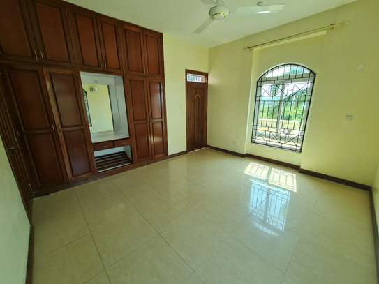 5 Bed Townhouse with En Suite in Nyali Area image 16