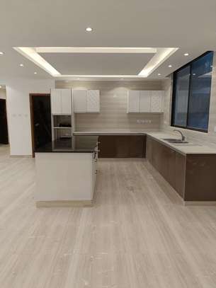 4 Bed Apartment with En Suite at 1St Parklands image 22