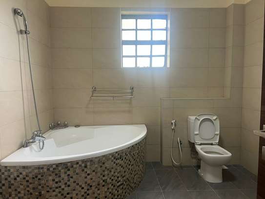 3 Bed Apartment with En Suite in Runda image 12