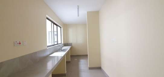 4 Bed Apartment with En Suite in General Mathenge image 13