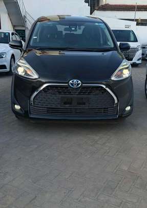 Toyota sienta new black image 1