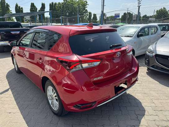 Toyota Auris 2018 image 2