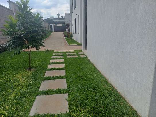 7 Bed Villa with En Suite in Runda image 3