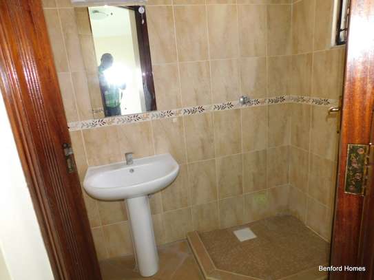 4 Bed House with En Suite in Nyali Area image 8