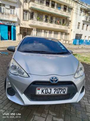 Toyota Aqua KDJ image 2