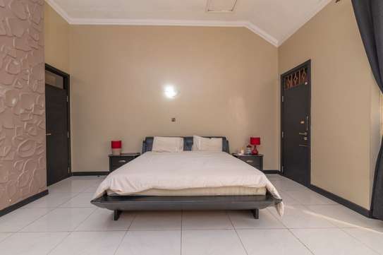 6 Bed House in Nyari image 40