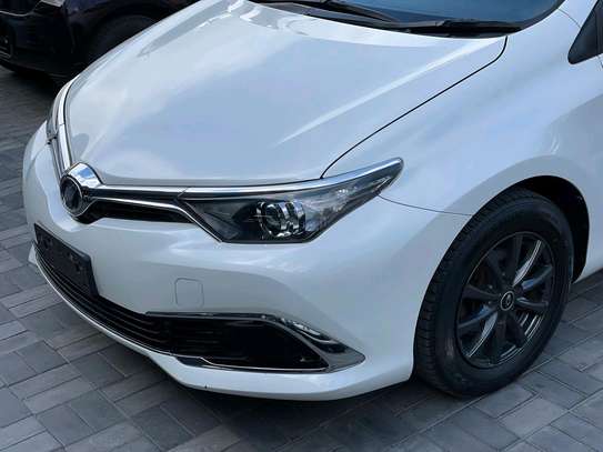 Toyota auris new shape new number image 7