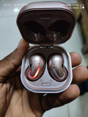 Bluetooth wireless earphones earbuds image 1
