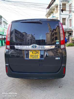 Toyota Noah Hybrid KDN image 2