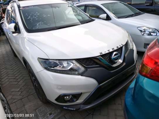 Nissan Xtrail pearl white image 1