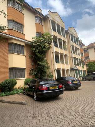 3 bedroom apartment all ensuite in kilimani image 3