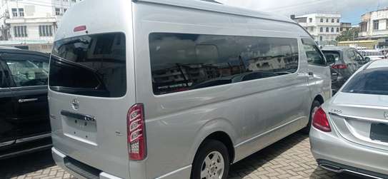 TOYOTA HIACE 9L AUTOMATIC DIESEL SUPER GL WITH SEATS image 4