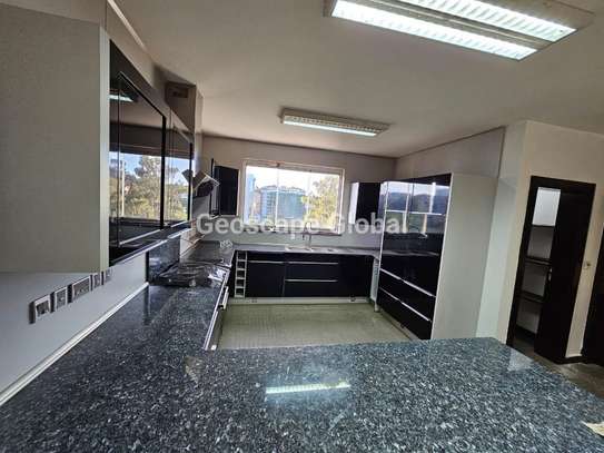 3 Bed Apartment with En Suite in Riverside image 8