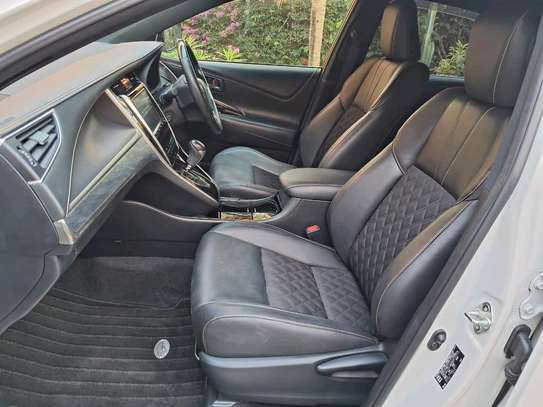 Toyota harrier premium package image 6