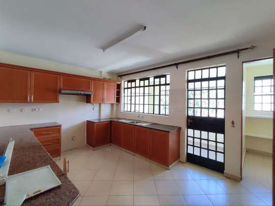 3 Bed Apartment with En Suite in Valley Arcade image 1