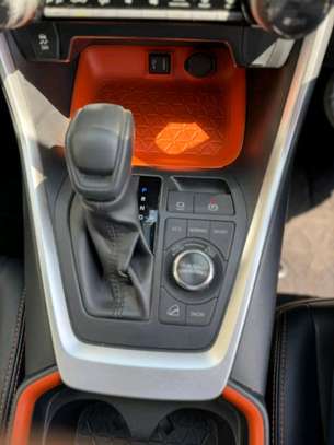 Toyota Rav4 Adventure sunroof image 10