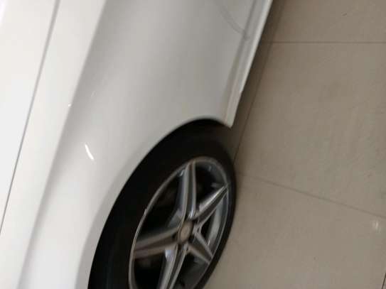 Mercedes Benz C200 image 9